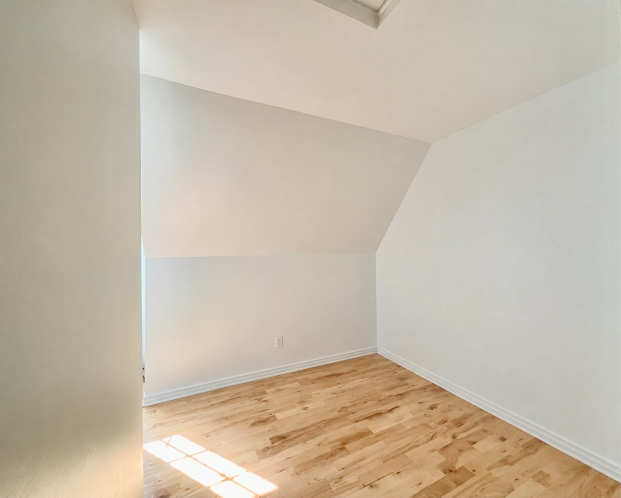 Bureau — 1068, Mtée Girouard, Saint-Jérôme, J5L1N6, Saint-Jérôme