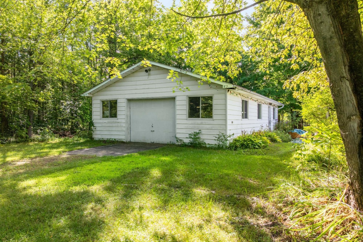 Garage — 1114, Spruce Lane, Hinchinbrooke, J0S1A0, Hinchinbrooke