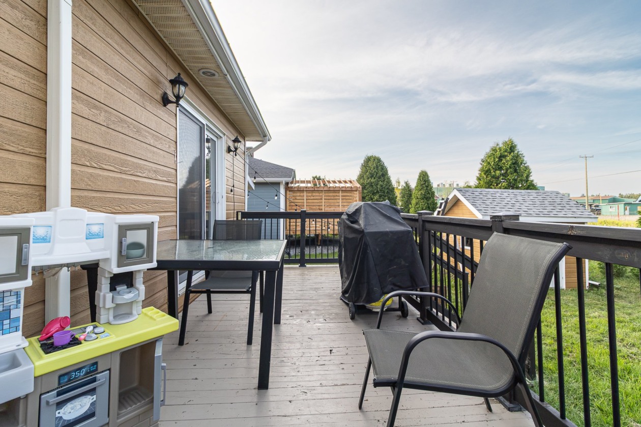 Balcon — 1675, Rue St-Onge, Mont-Joli, G5H2K3, Mont-Joli