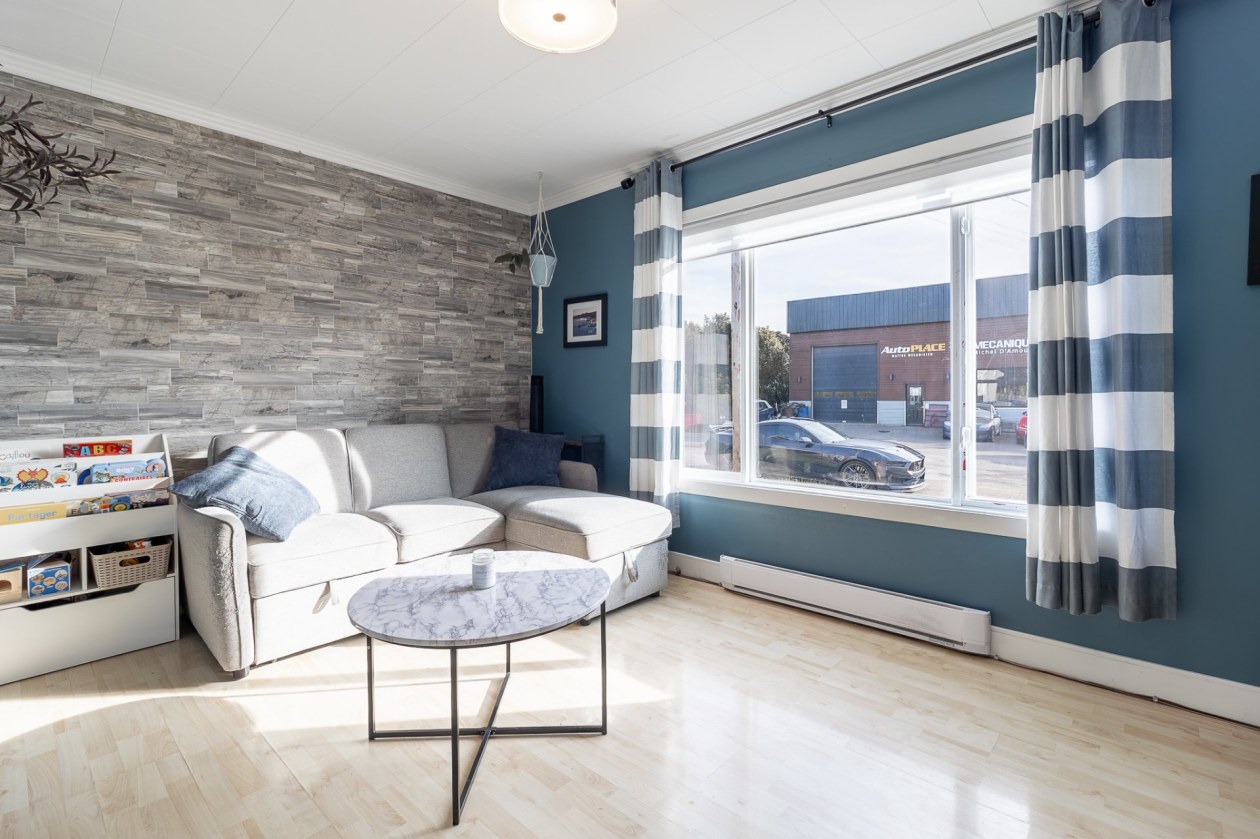 Salon — 1675, Rue St-Onge, Mont-Joli, G5H2K3, Mont-Joli