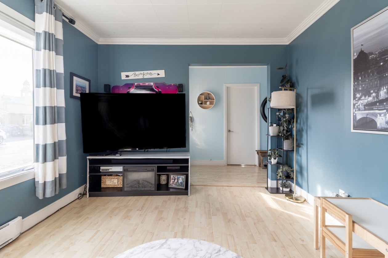 Salon — 1675, Rue St-Onge, Mont-Joli, G5H2K3, Mont-Joli