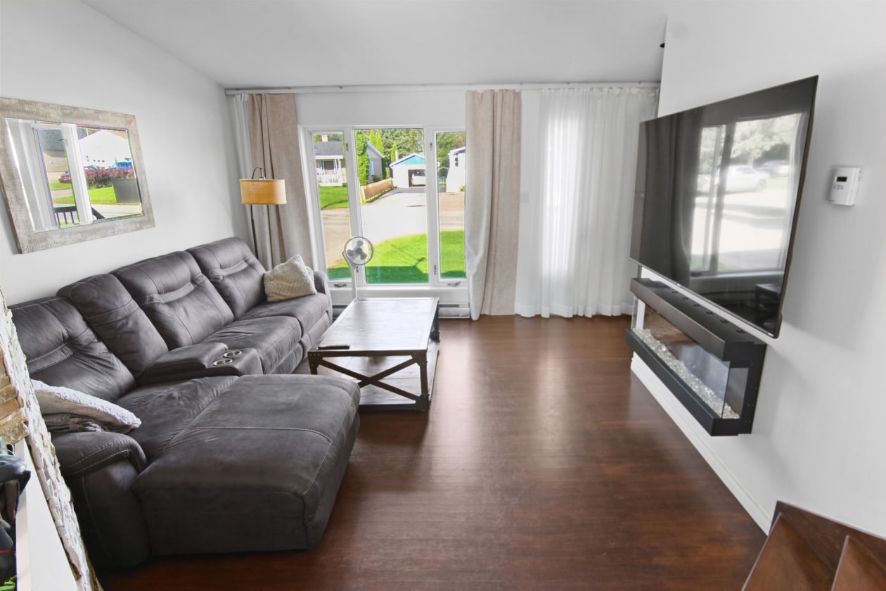 Salon — 2321, Rg St-Pierre, Saguenay (Chicoutimi), G7H0E2, Saguenay (Chicoutimi)