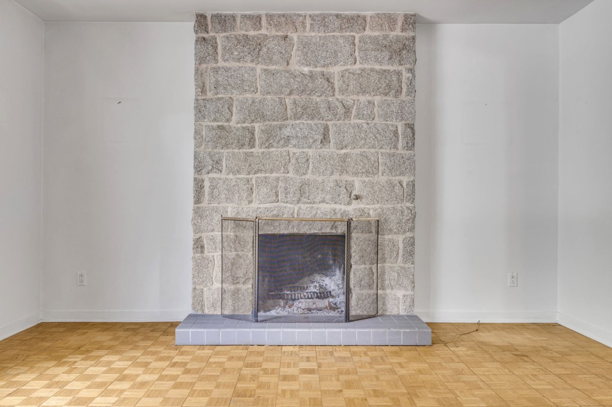 Salon — 1359, Av. Gaspard-Fauteux, Québec (Sainte-Foy/Sillery/Cap-Rouge), G1T2E1, Québec (Sainte-Foy/Sillery/Cap-Rouge)