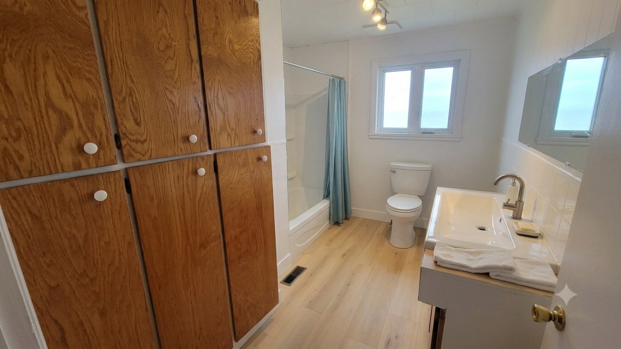 Salle de bains — 702 Boul De Saint-Maurice, Gaspé, G4X 4B8, Gaspé