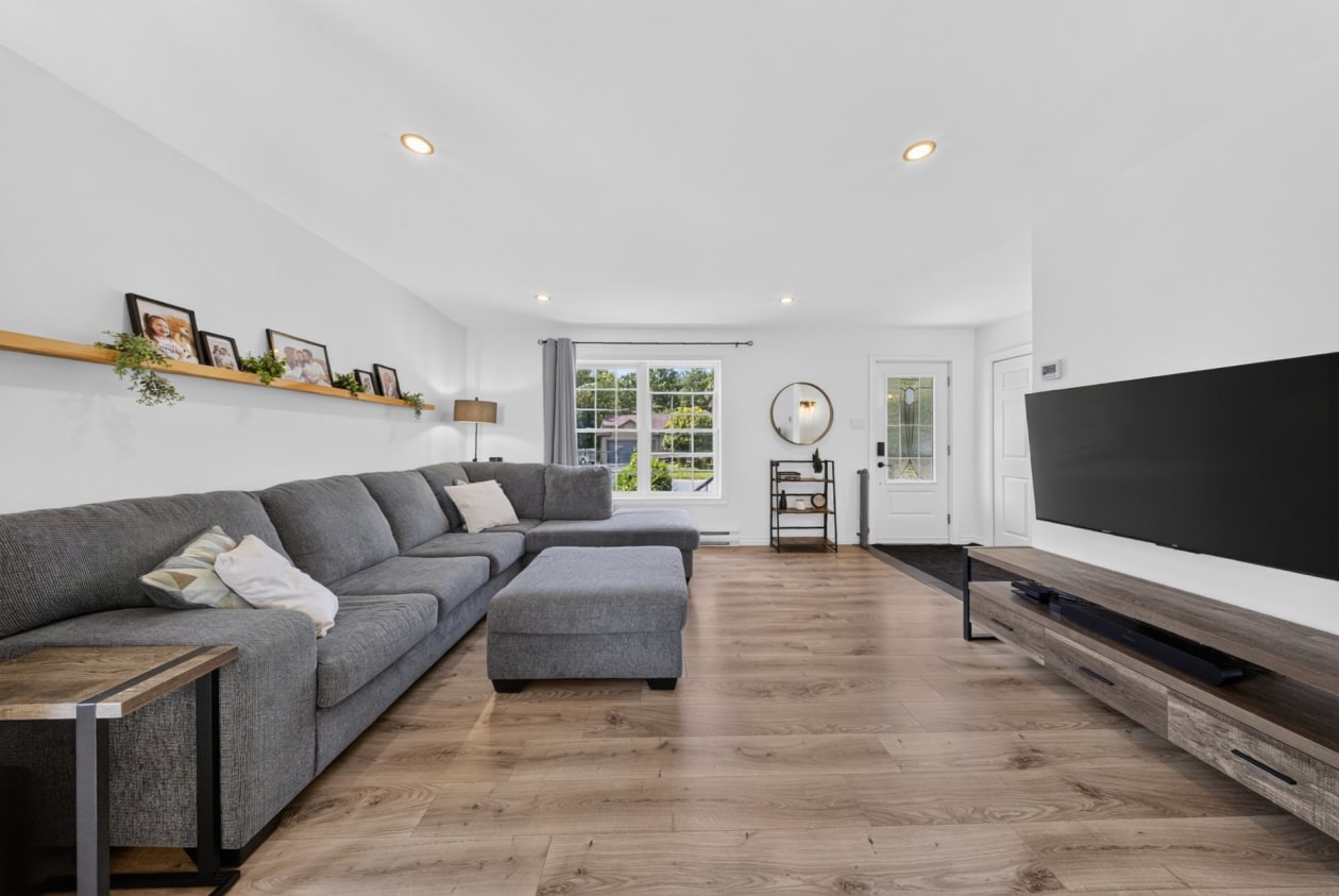 Salon — 8036, 8e Allée, Drummondville, J2A2J5, Drummondville