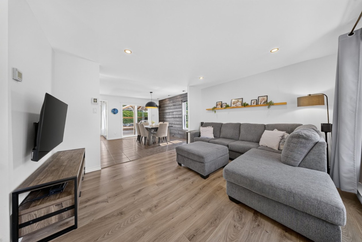 Salon — 8036, 8e Allée, Drummondville, J2A2J5, Drummondville