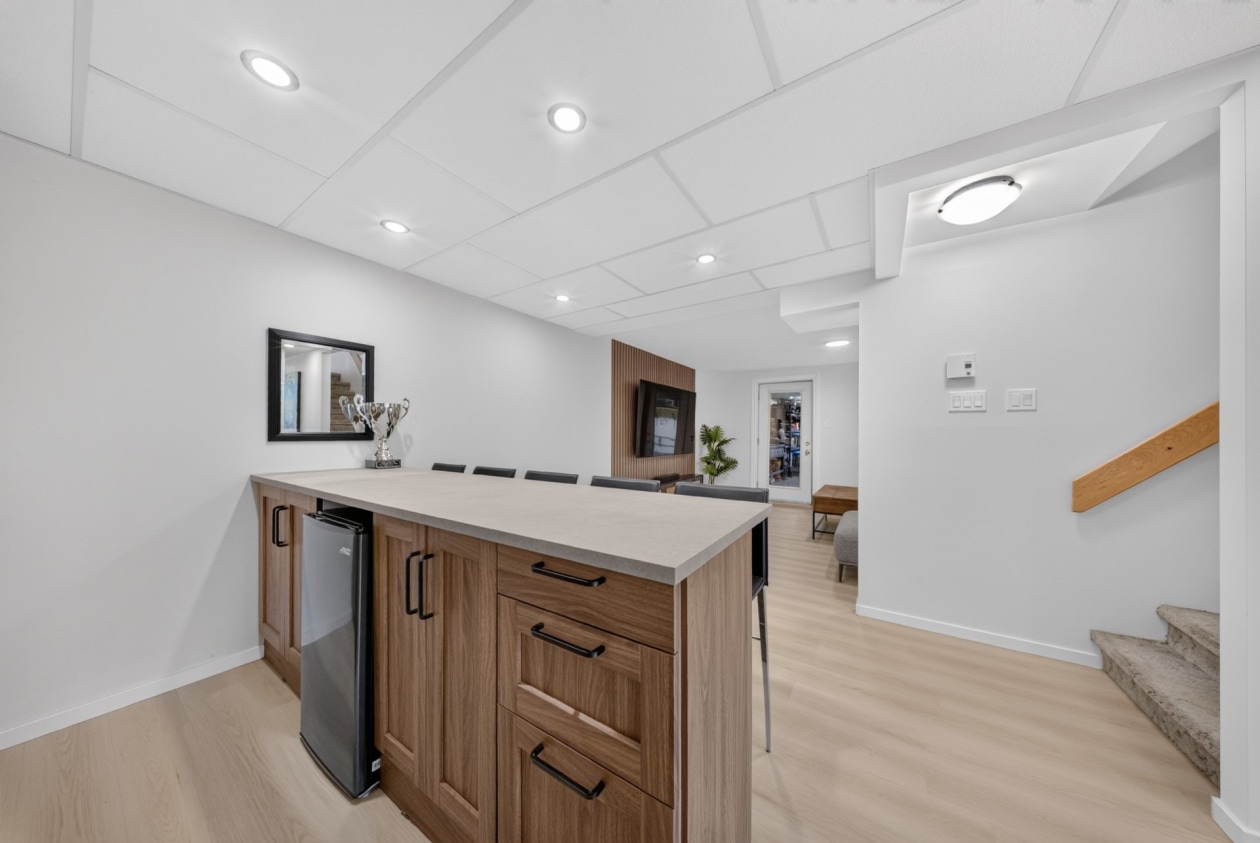 Bar — 8036, 8e Allée, Drummondville, J2A2J5, Drummondville