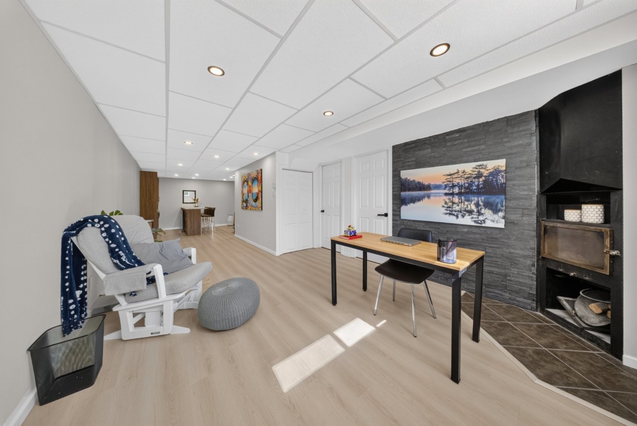 Salon — 8036, 8e Allée, Drummondville, J2A2J5, Drummondville