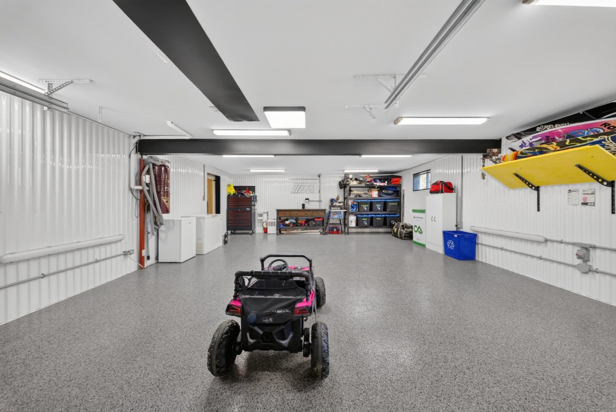 Garage — 8036, 8e Allée, Drummondville, J2A2J5, Drummondville