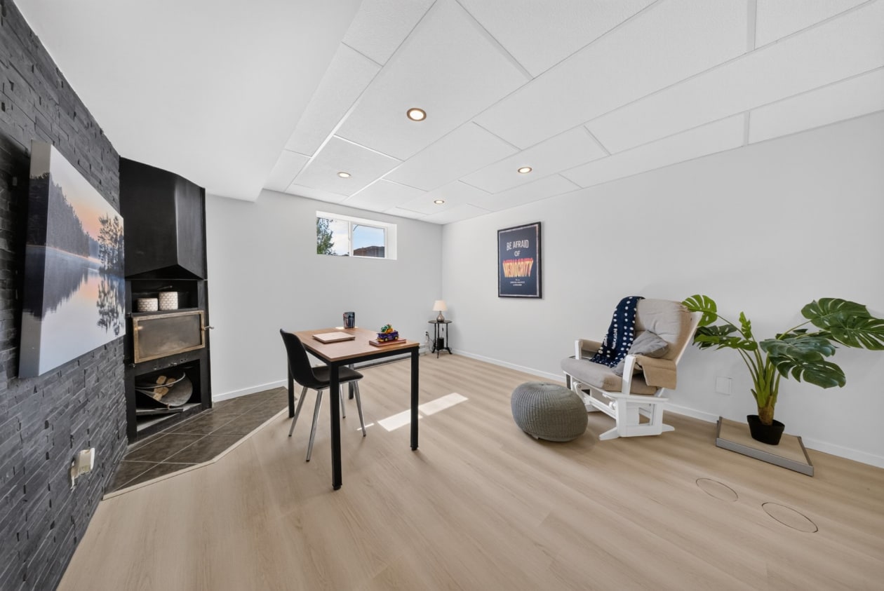 Salon — 8036, 8e Allée, Drummondville, J2A2J5, Drummondville