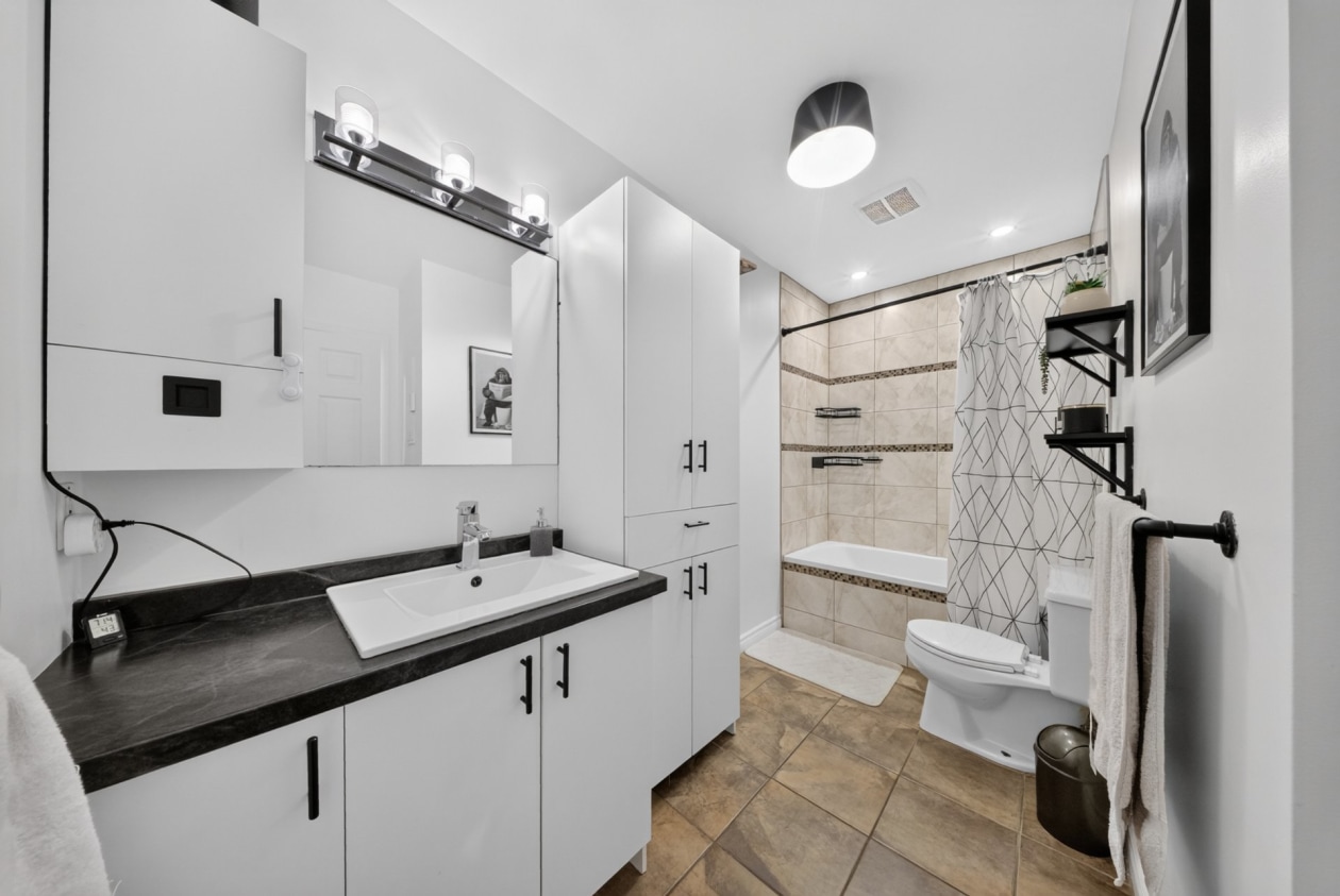Salle de bains — 8036, 8e Allée, Drummondville, J2A2J5, Drummondville
