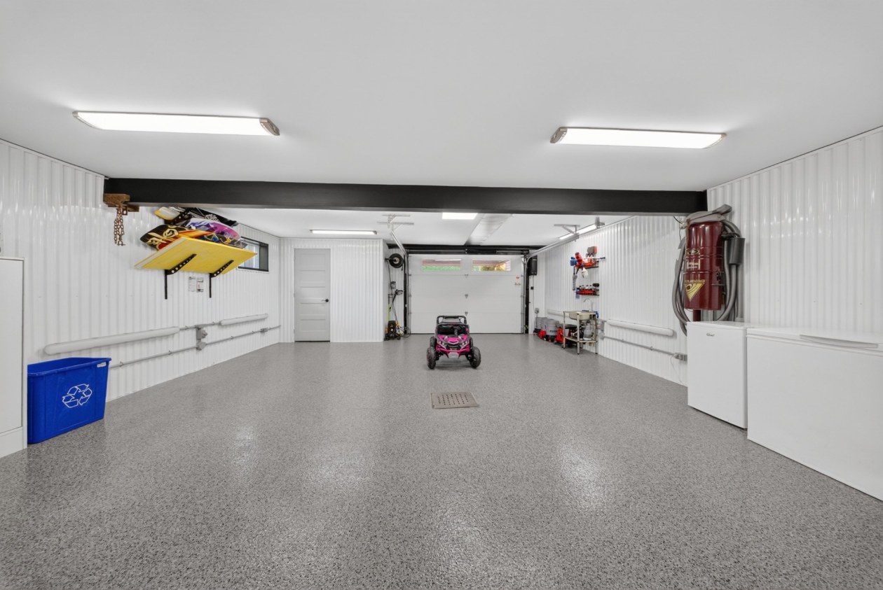 Garage — 8036, 8e Allée, Drummondville, J2A2J5, Drummondville