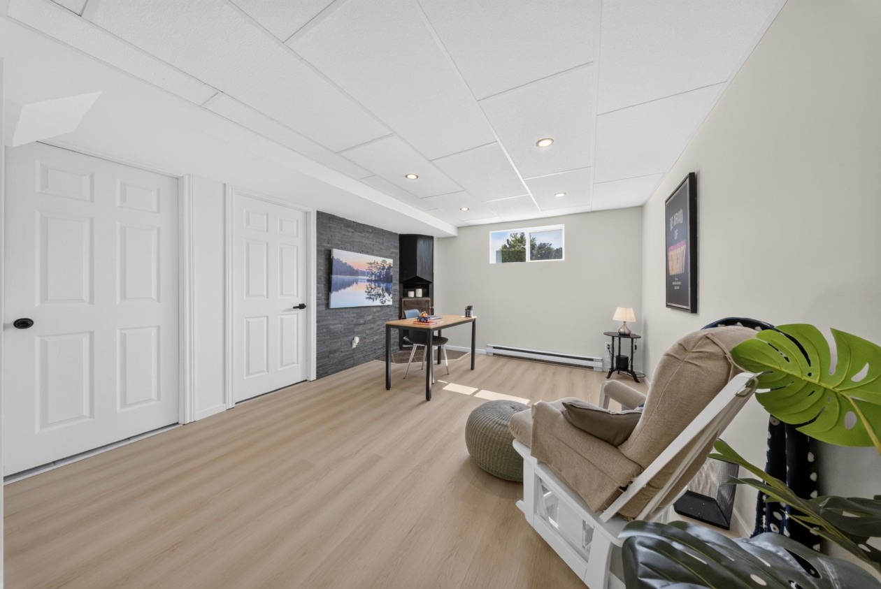 Salon — 8036, 8e Allée, Drummondville, J2A2J5, Drummondville