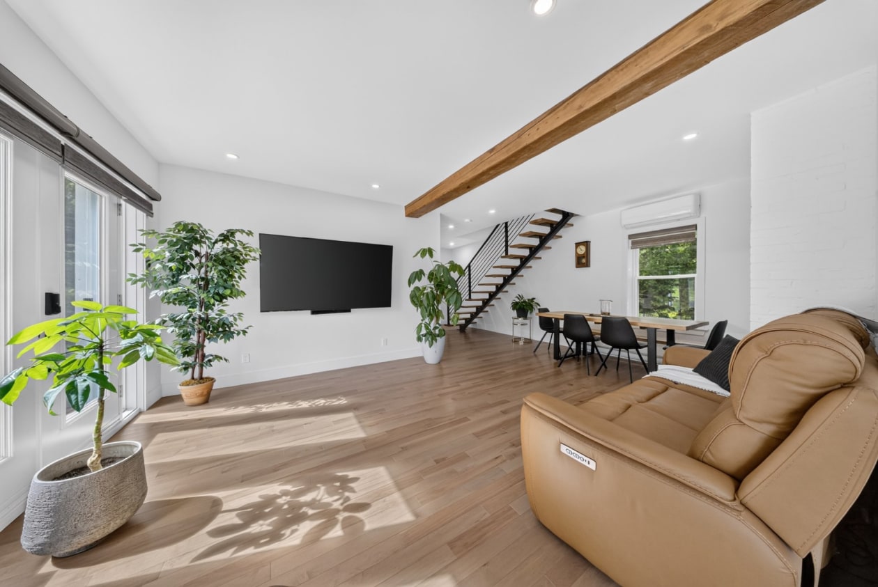 Salon — 1711, Ch. Lévesque, Coaticook, J1A2S4, Coaticook