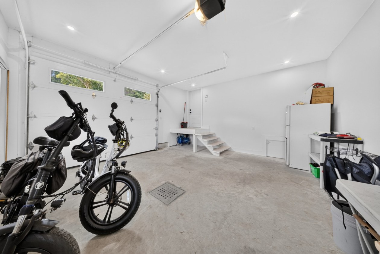 Garage — 1711, Ch. Lévesque, Coaticook, J1A2S4, Coaticook