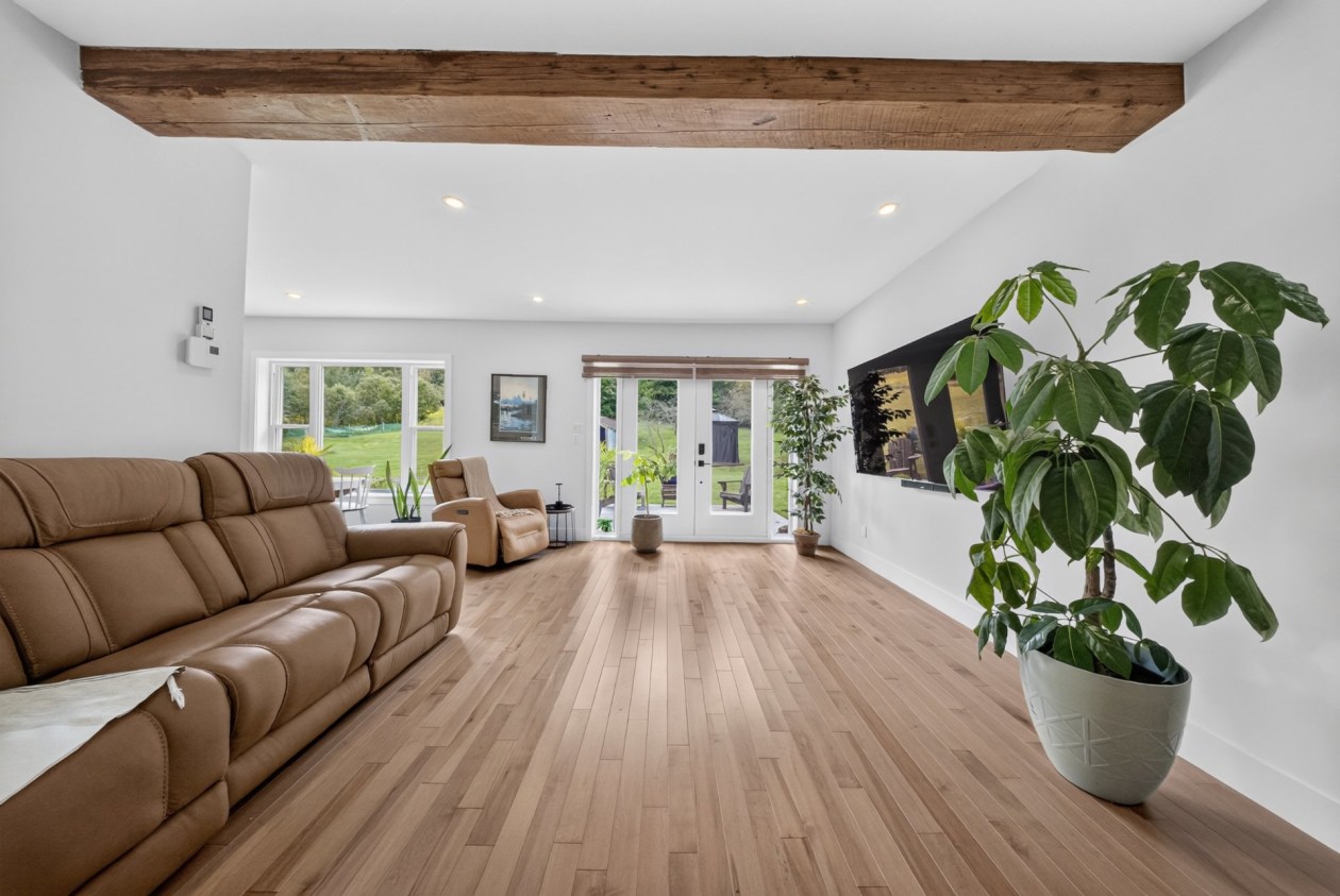 Salon — 1711, Ch. Lévesque, Coaticook, J1A2S4, Coaticook