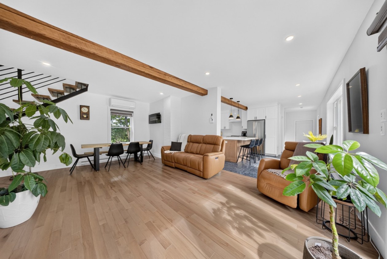 Salon — 1711, Ch. Lévesque, Coaticook, J1A2S4, Coaticook