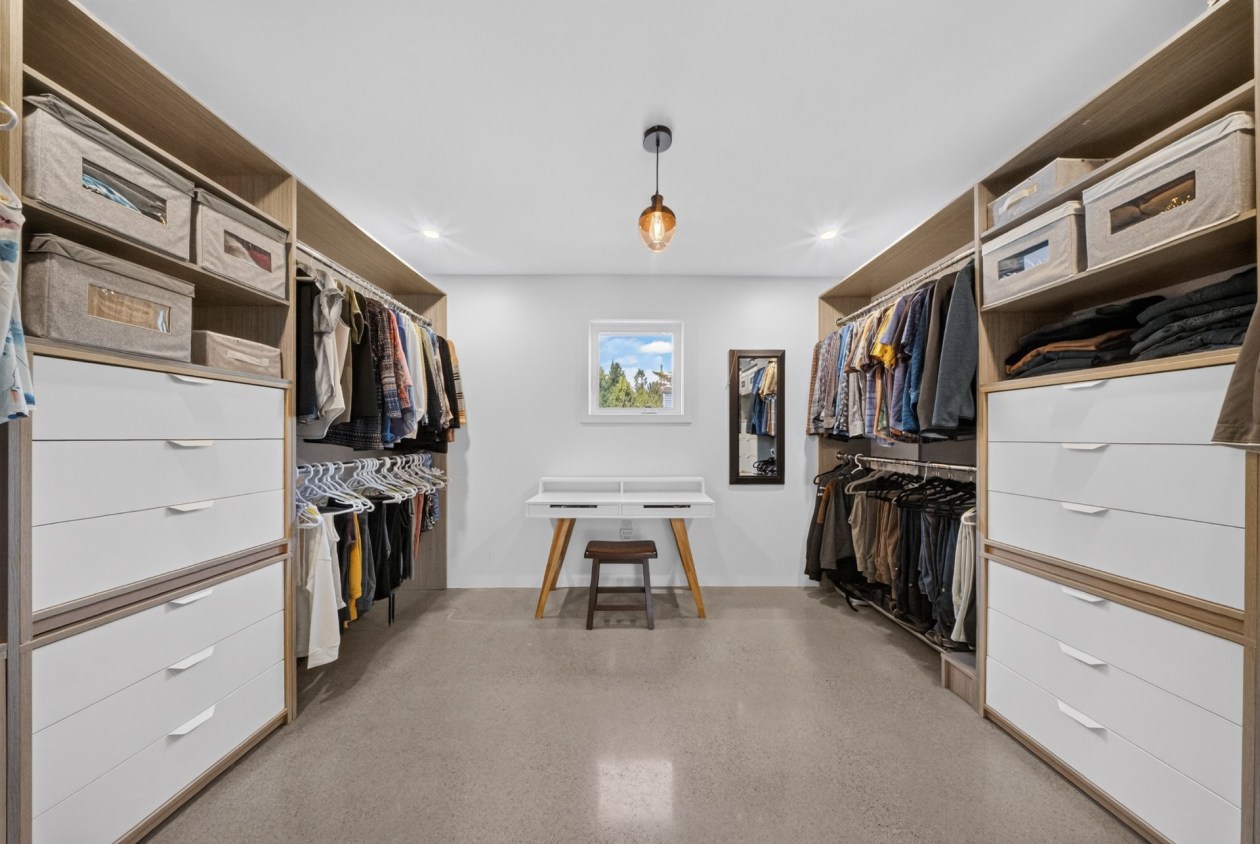 Penderie — 490, Av. des Oréades, Magog, J1X0B1, Magog