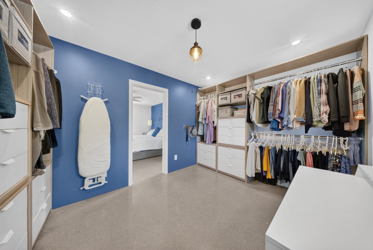 Penderie — 490, Av. des Oréades, Magog, J1X0B1, Magog