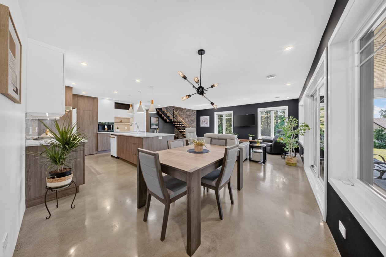 Salle à manger — 490, Av. des Oréades, Magog, J1X0B1, Magog