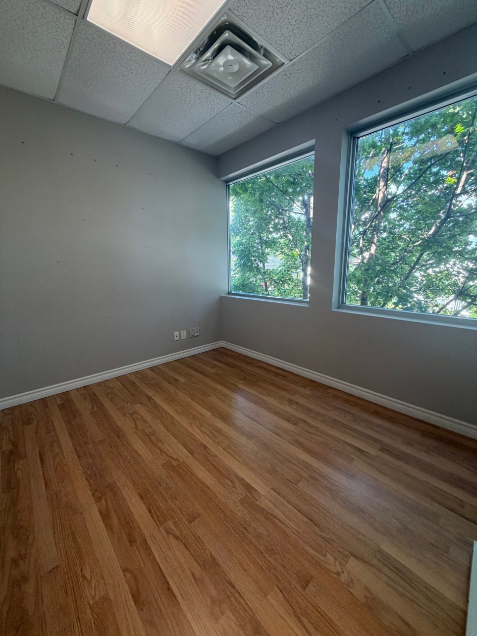 Bureau — 1005 Boul. Curé-Poirier O., Longueuil