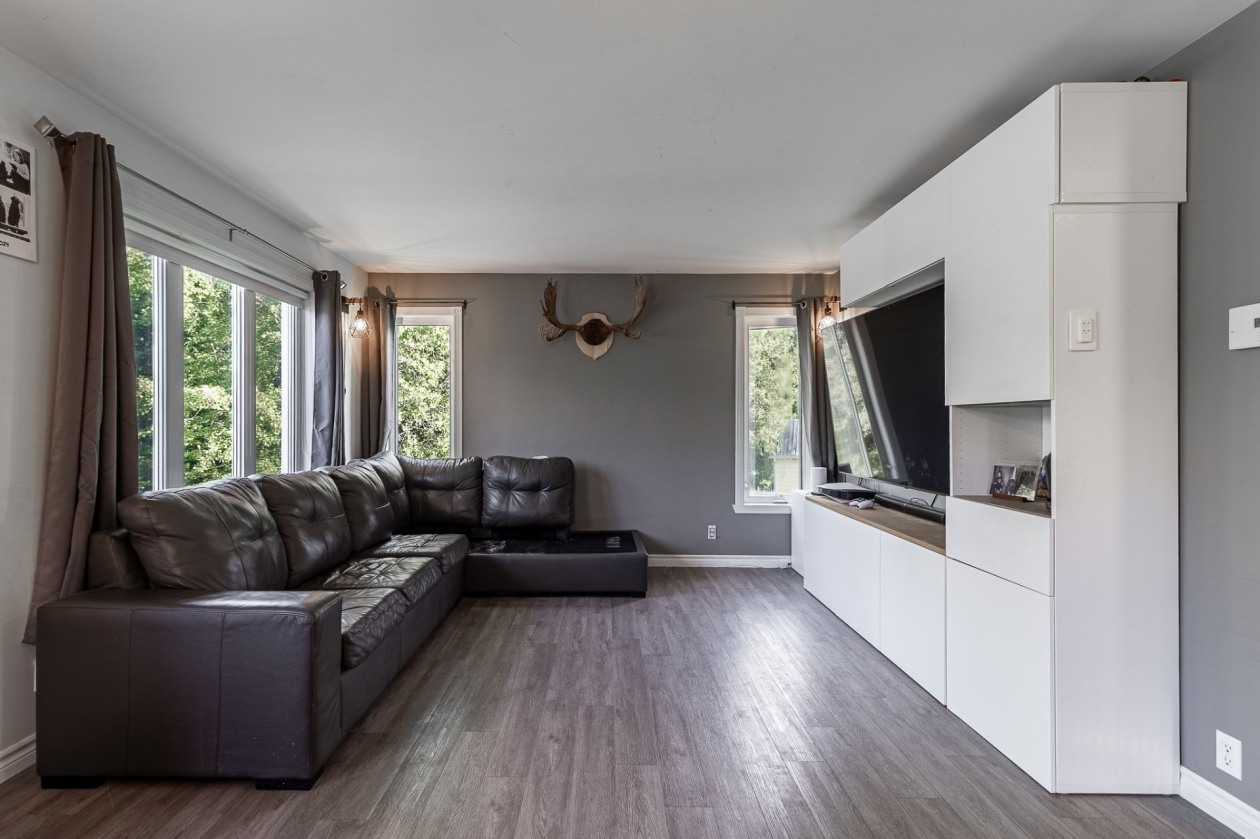 Salon — 5, Ch. du Lac-Hudon, Saint-Marcellin, G0K1R0, Saint-Marcellin