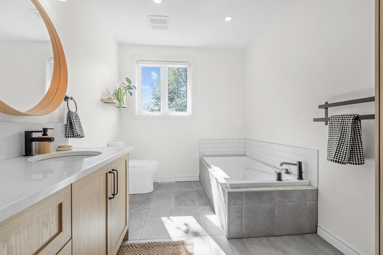 Salle de bains — 350, Rue Delage, Québec (La Haute-Saint-Charles), G3G1H6, Québec (La Haute-Saint-Charles)
