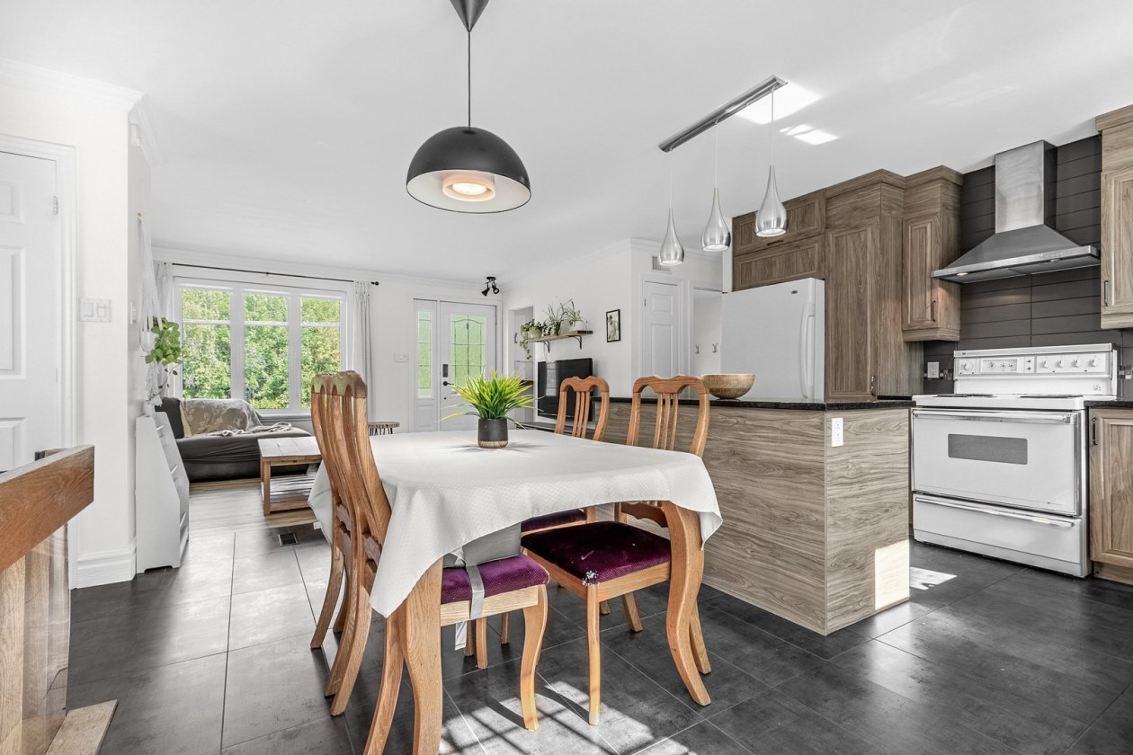 Salle à manger — 350, Rue Delage, Québec (La Haute-Saint-Charles), G3G1H6, Québec (La Haute-Saint-Charles)