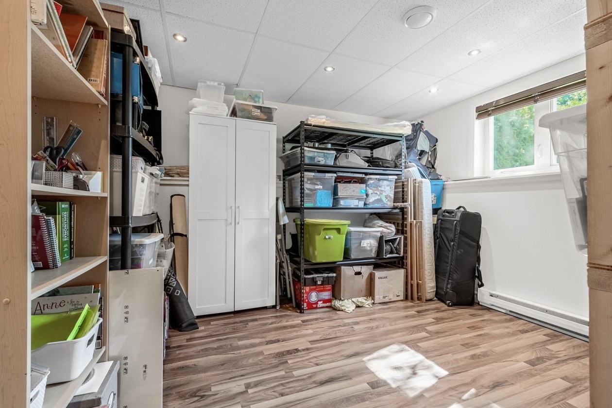 Rangement — 350, Rue Delage, Québec (La Haute-Saint-Charles), G3G1H6, Québec (La Haute-Saint-Charles)