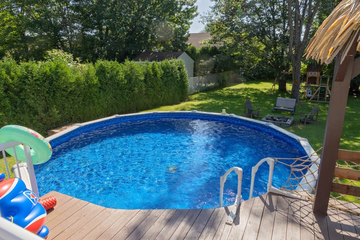 Piscine — 350, Rue Delage, Québec (La Haute-Saint-Charles), G3G1H6, Québec (La Haute-Saint-Charles)