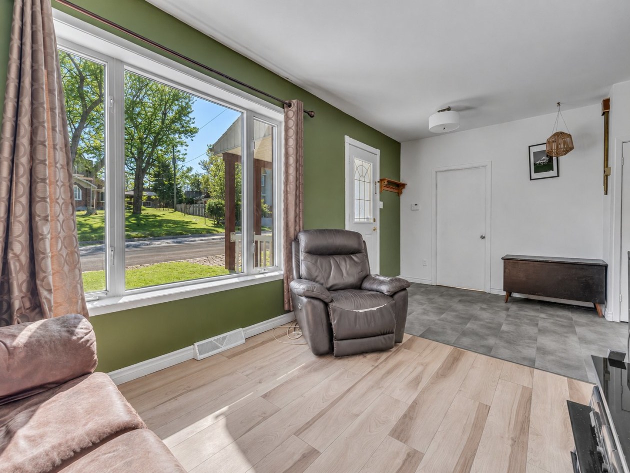 Salon — 5221, Rue St-Georges, Lévis (Desjardins), G6V4P1, Lévis (Desjardins)