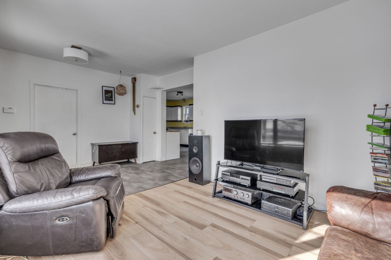Salon — 5221, Rue St-Georges, Lévis (Desjardins), G6V4P1, Lévis (Desjardins)