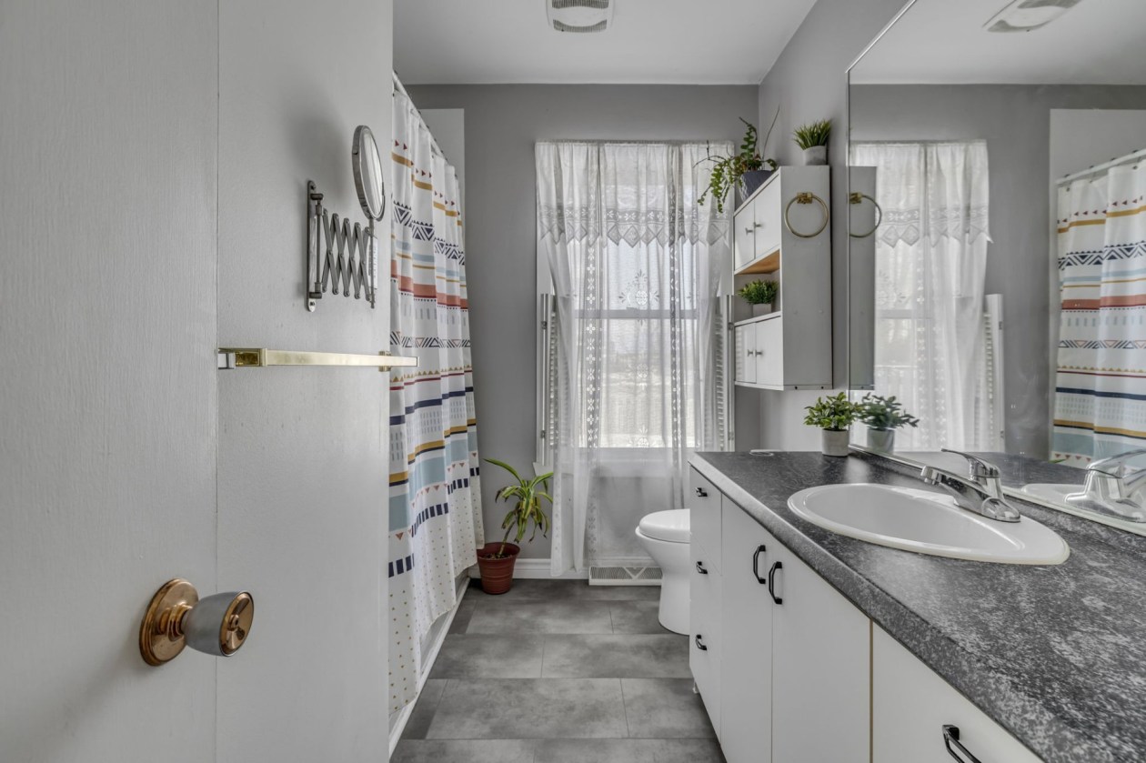 Salle de bains — 5221, Rue St-Georges, Lévis (Desjardins), G6V4P1, Lévis (Desjardins)