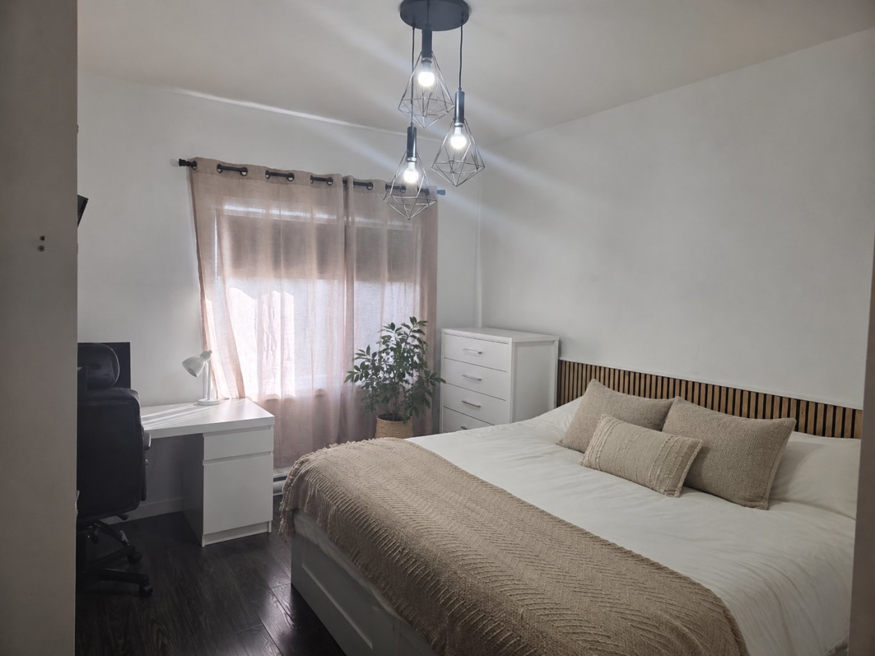 Chambre à coucher — 3944, Rue de la Fabrique, 2, Saguenay (Jonquière), G7X3N4, Saguenay (Jonquière)