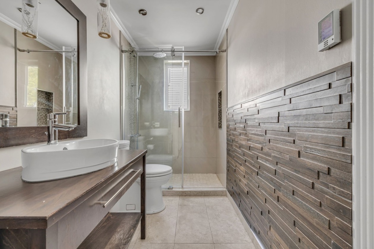 Salle de bains — 3501 - 3503, Boul. Monseigneur-Gauthier, Québec (Beauport), G1E2X1, Québec (Beauport)