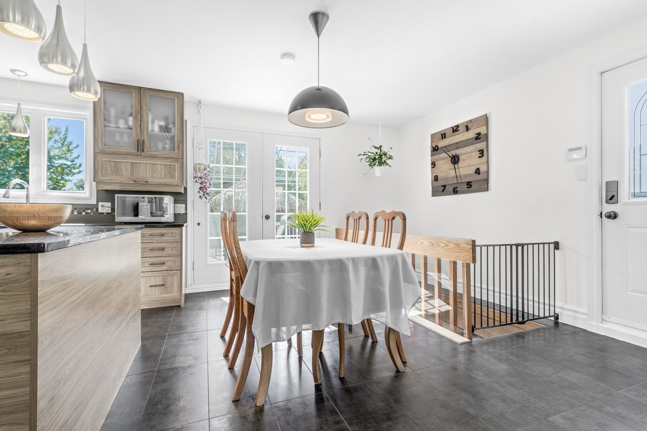 Salle à manger — 350, Rue Delage, Québec (La Haute-Saint-Charles), G3G1H6, Québec (La Haute-Saint-Charles)