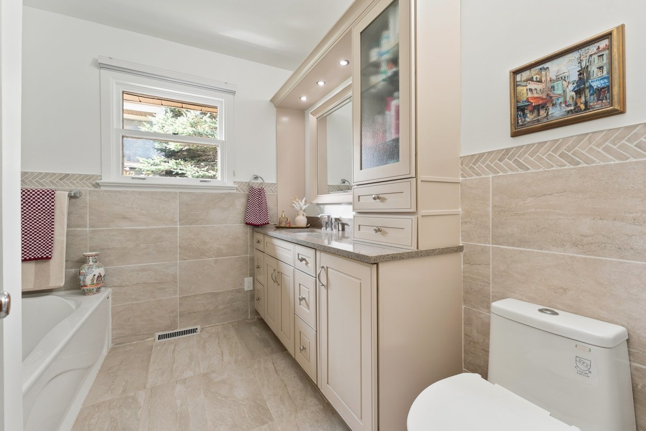 Salle de bains — 380, Rue Cartier, Granby, J2G5B2, Granby