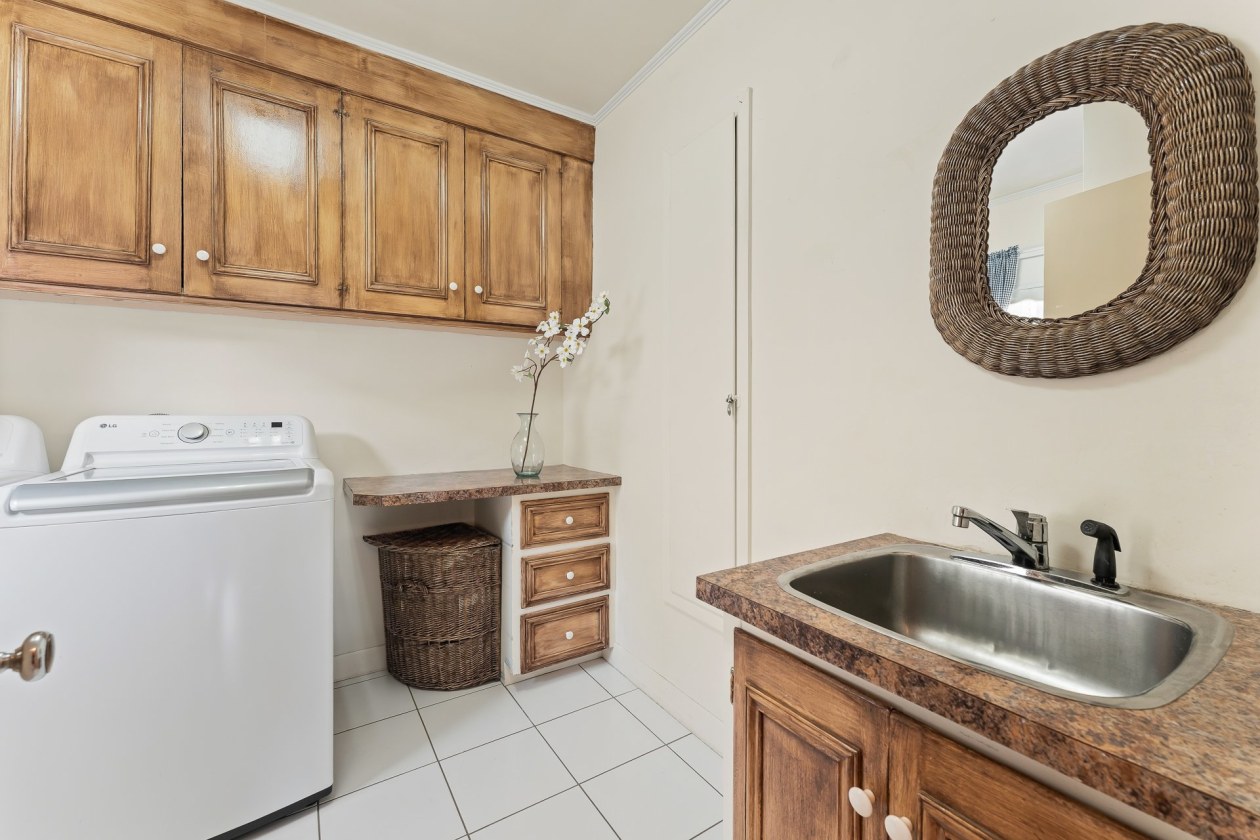 Salle de lavage — 380, Rue Cartier, Granby, J2G5B2, Granby