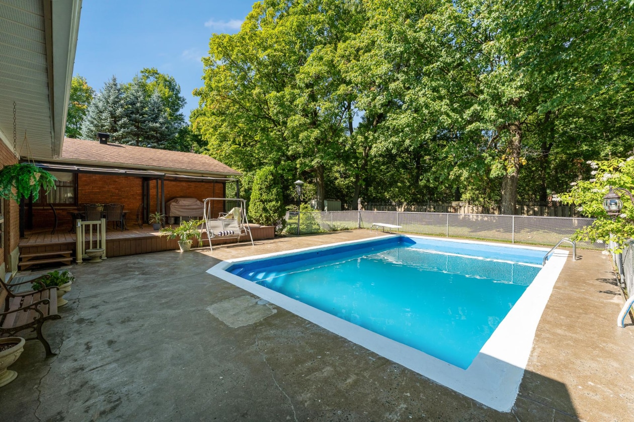 Piscine — 380, Rue Cartier, Granby, J2G5B2, Granby