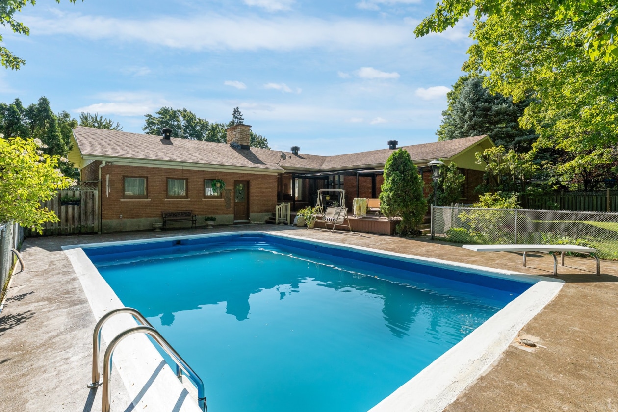 Piscine — 380, Rue Cartier, Granby, J2G5B2, Granby