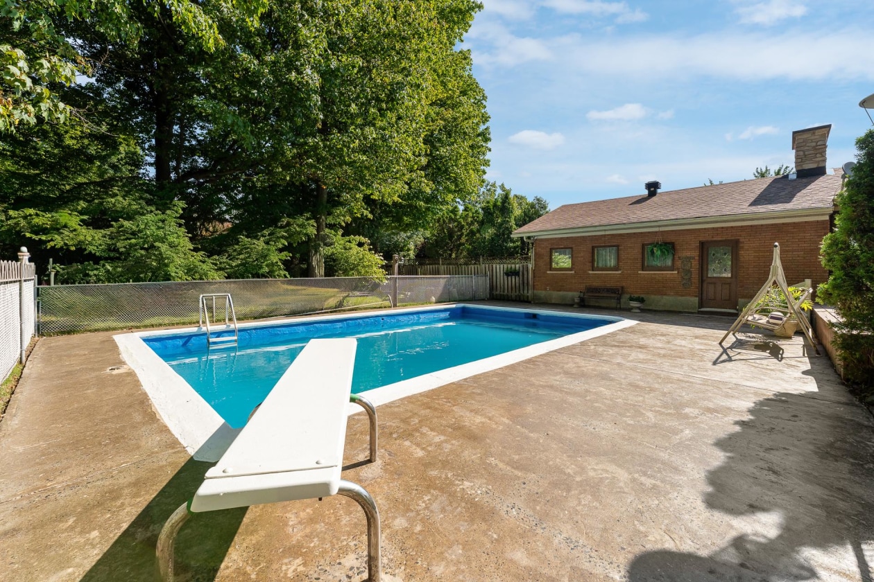 Piscine — 380, Rue Cartier, Granby, J2G5B2, Granby