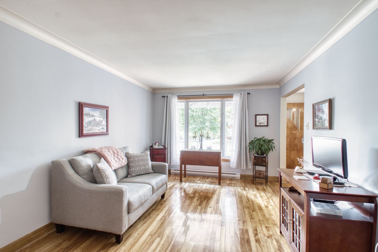 Salon — 551, Rue La Fontaine, Sherbrooke (Fleurimont), J1G1G4, Sherbrooke (Fleurimont)