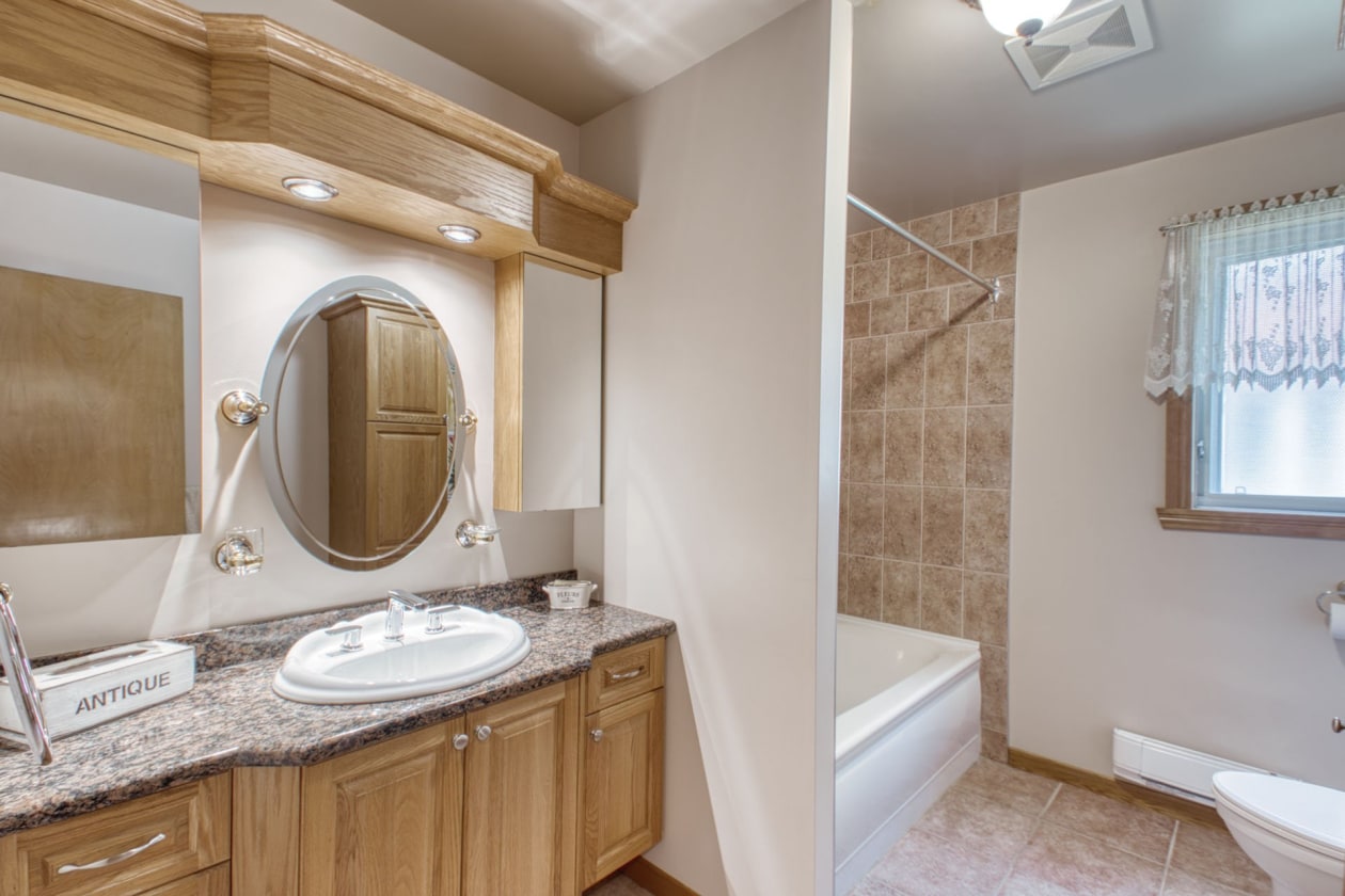 Salle de bains — 551, Rue La Fontaine, Sherbrooke (Fleurimont), J1G1G4, Sherbrooke (Fleurimont)