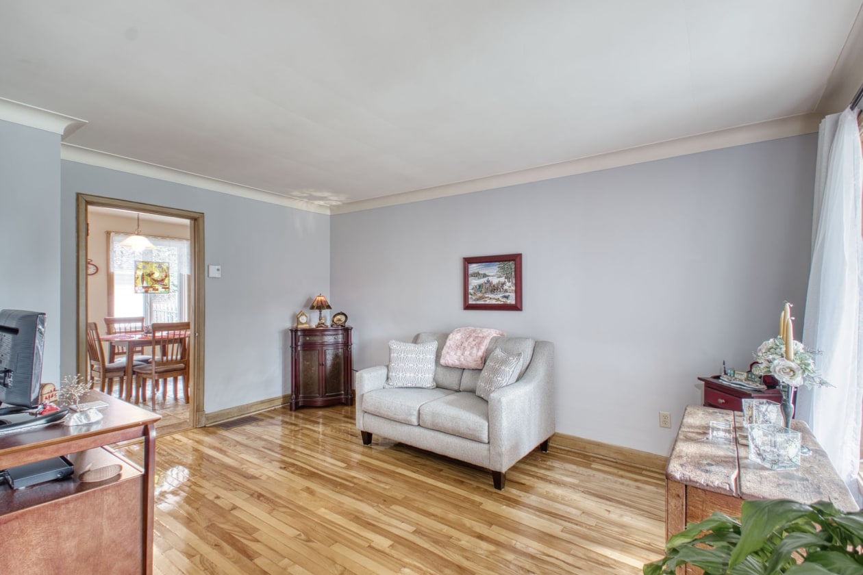 Salon — 551, Rue La Fontaine, Sherbrooke (Fleurimont), J1G1G4, Sherbrooke (Fleurimont)