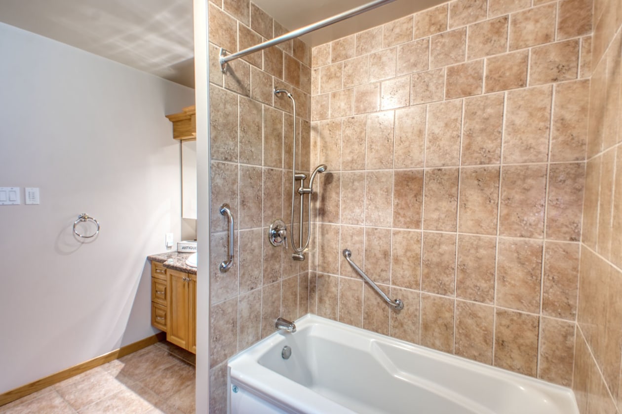 Salle de bains — 551, Rue La Fontaine, Sherbrooke (Fleurimont), J1G1G4, Sherbrooke (Fleurimont)