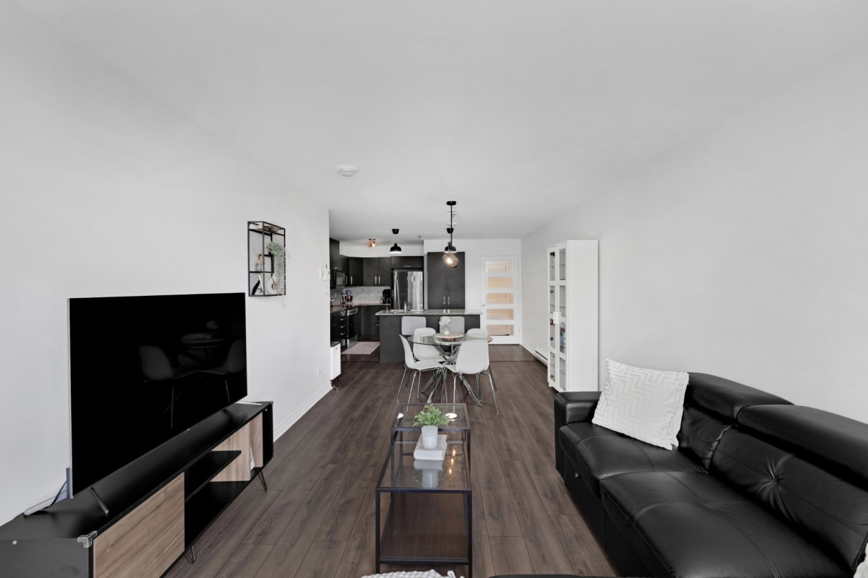 Salon — 10, Rue Lévesque, 304, Saint-Constant, J5A0G3, Saint-Constant
