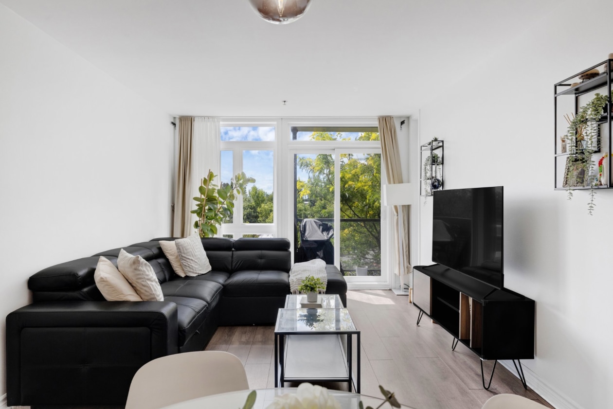 Salon — 10, Rue Lévesque, 304, Saint-Constant, J5A0G3, Saint-Constant