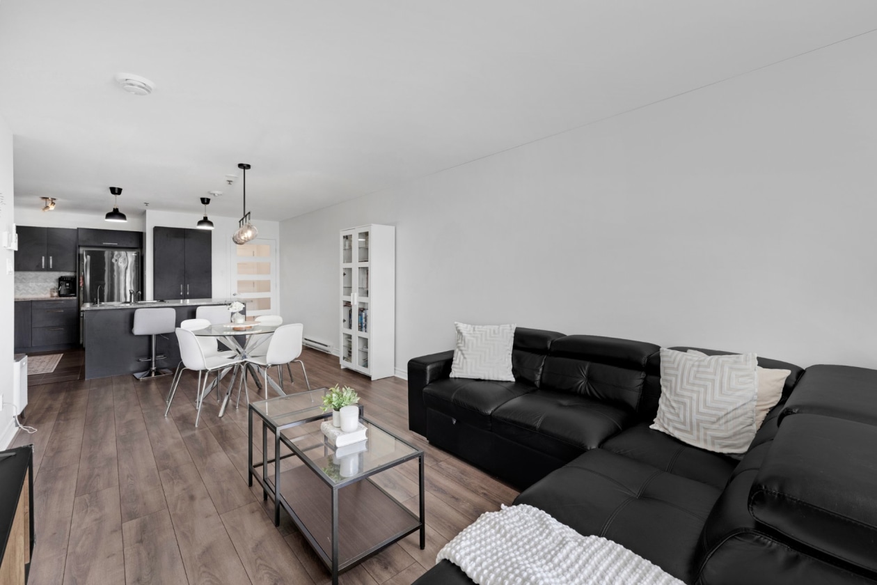 Salon — 10, Rue Lévesque, 304, Saint-Constant, J5A0G3, Saint-Constant