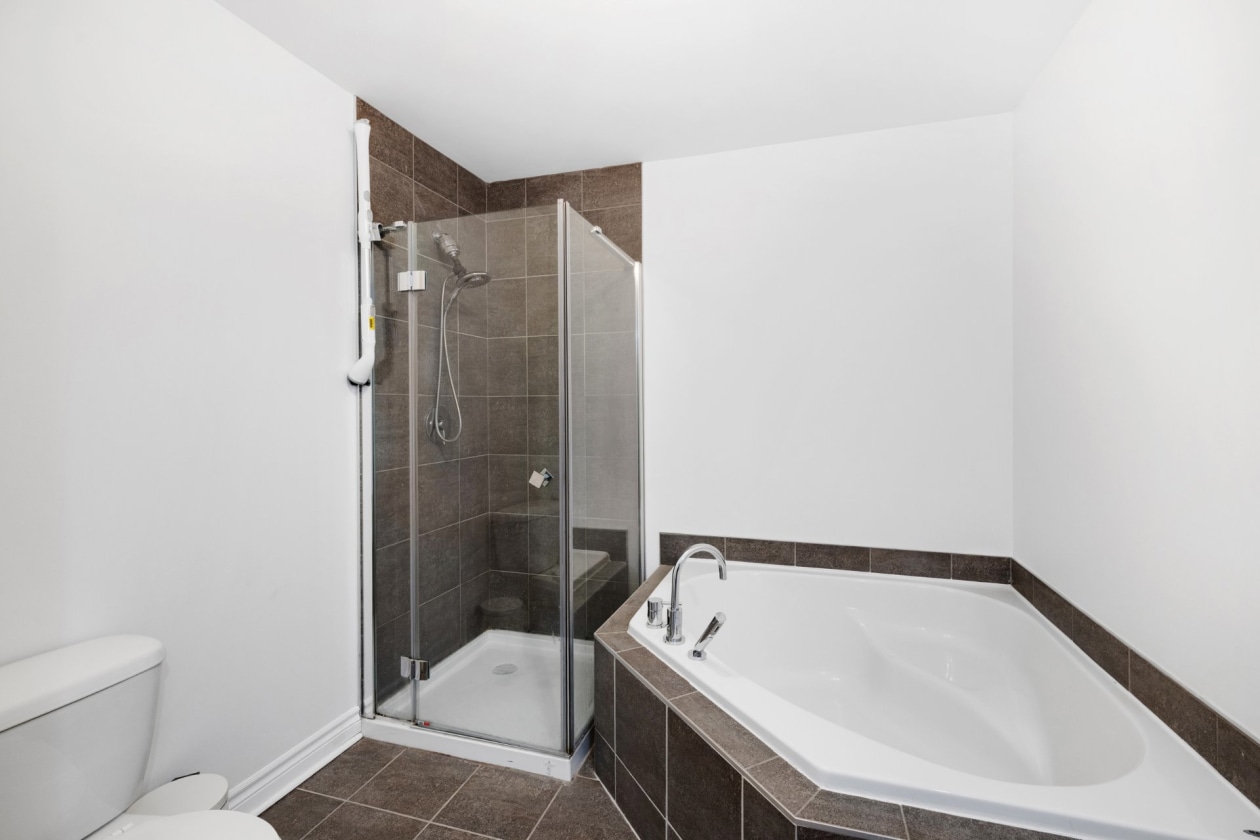 Salle de bains — 10, Rue Lévesque, 304, Saint-Constant, J5A0G3, Saint-Constant