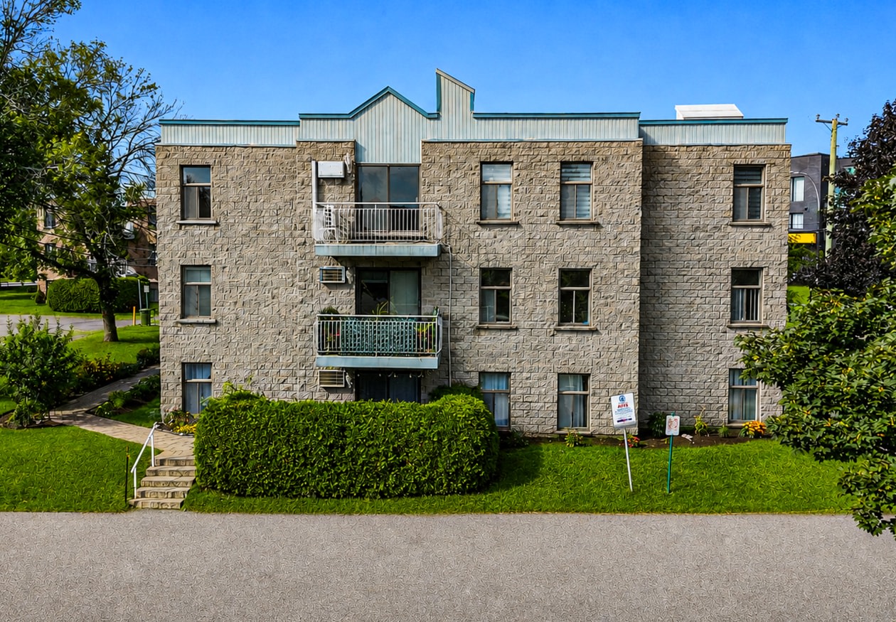 Façade — 304-696 Montée Montrougeau, 304, Laval, H7P 5L1, Laval